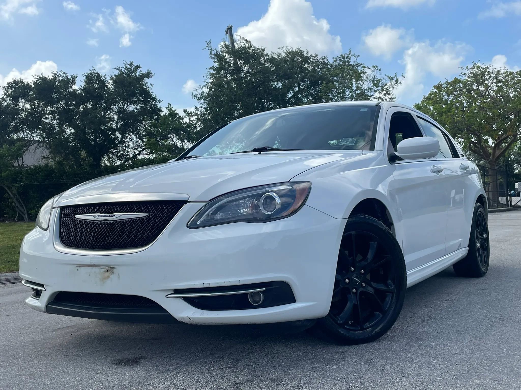 Used 2014 Chrysler 200 Limited w/ 200 Super S Group FWD image 2