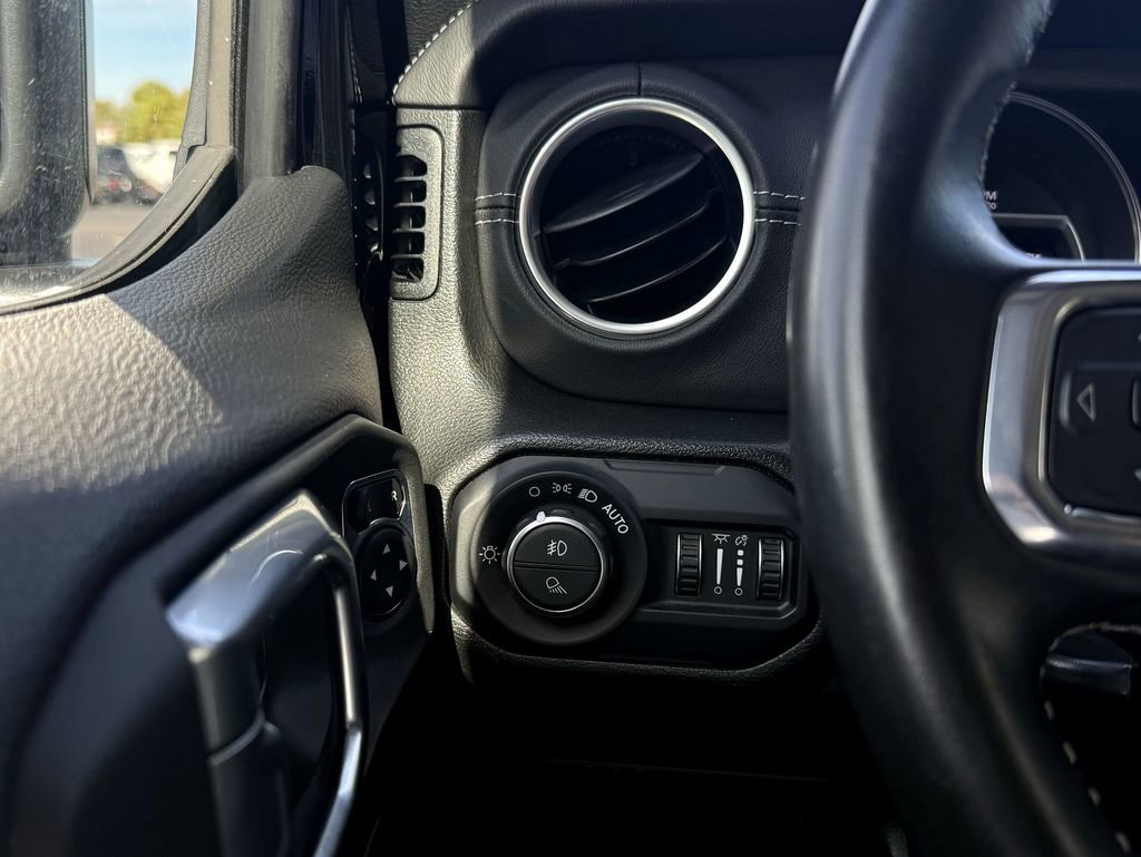 Used 2022 Jeep Gladiator Overland w/ Popular Equipment Package image 14