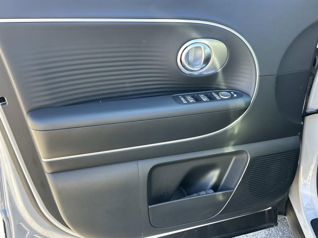 New 2026 Hyundai Ioniq 9 SE w/ Tow & Go Package image 17