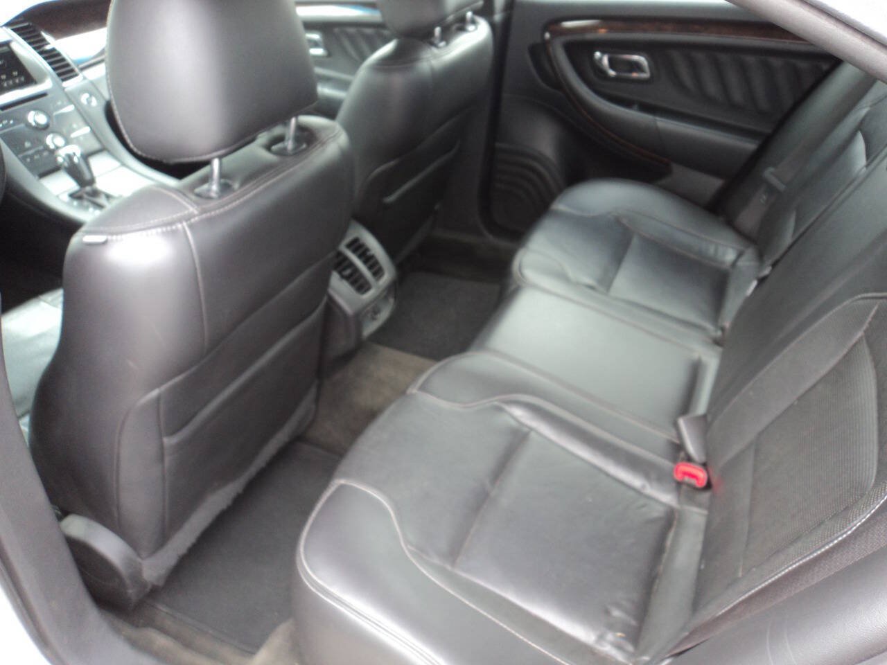 Used 2015 Ford Taurus Limited FWD image 11