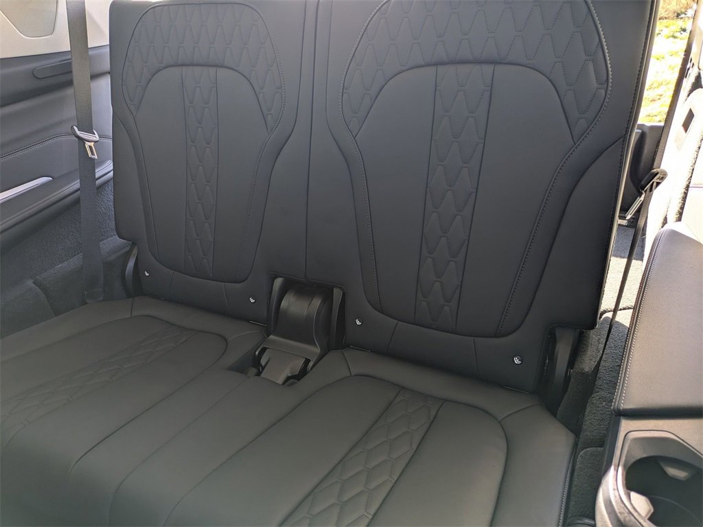 Used 2023 BMW X7 xDrive40i image 34