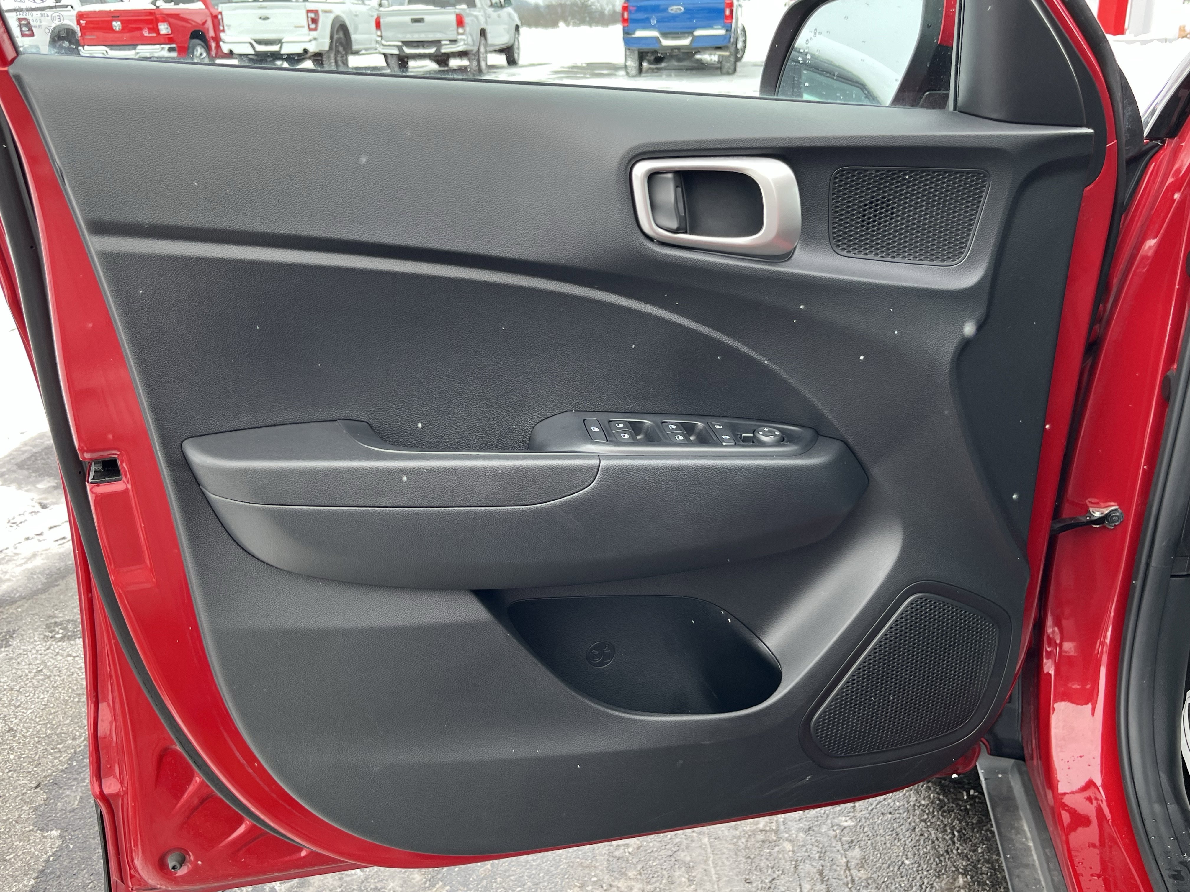 Used 2022 Hyundai Venue SEL image 16