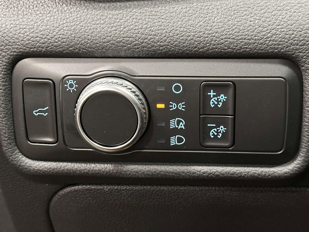 Used 2020 Ford Explorer XLT w/ Comfort Package AWD/4WD image 23