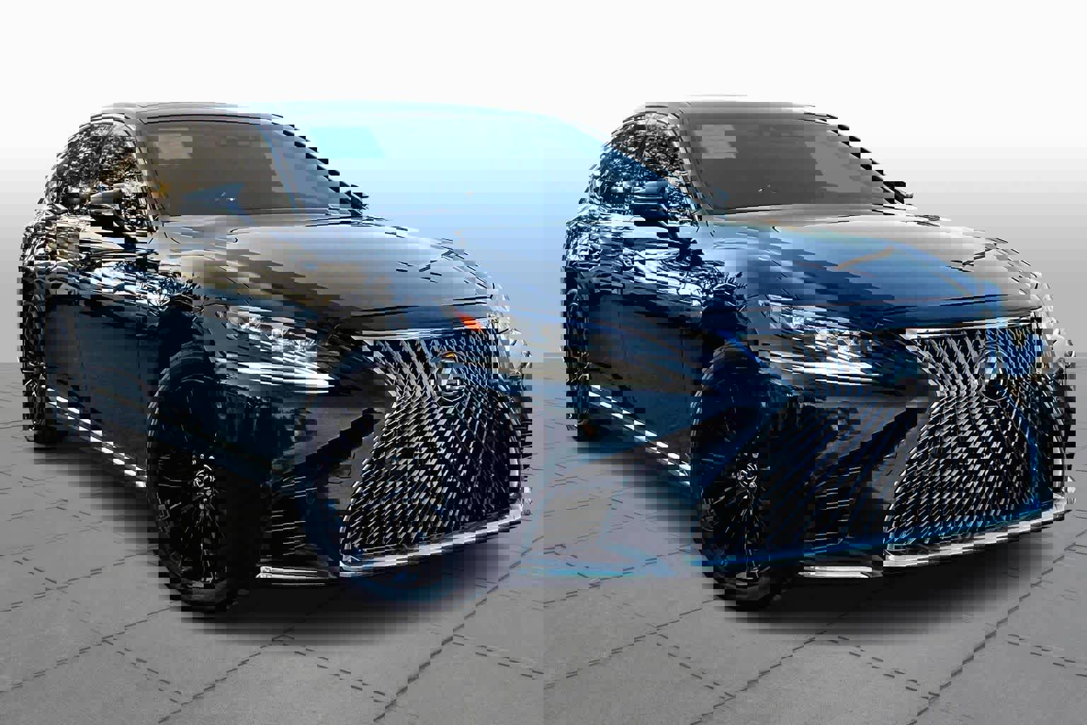 Used 2018 Lexus LS 500 AWD w/ Luxury Package image 3