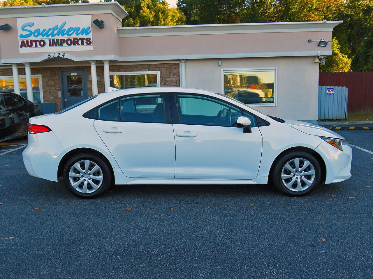 Used 2020 Toyota Corolla LE FWD image 6