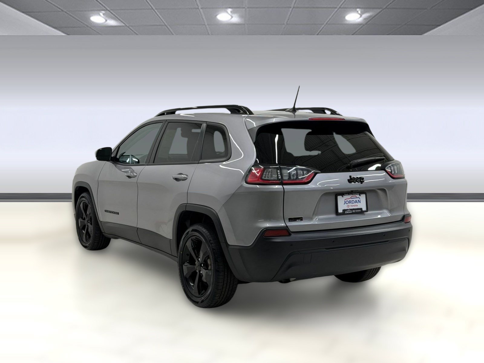 Used 2020 Jeep Cherokee Latitude Plus FWD image 2