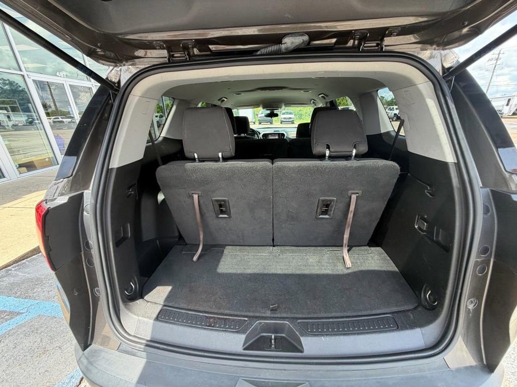 Used 2019 GMC Acadia SLE FWD image 16