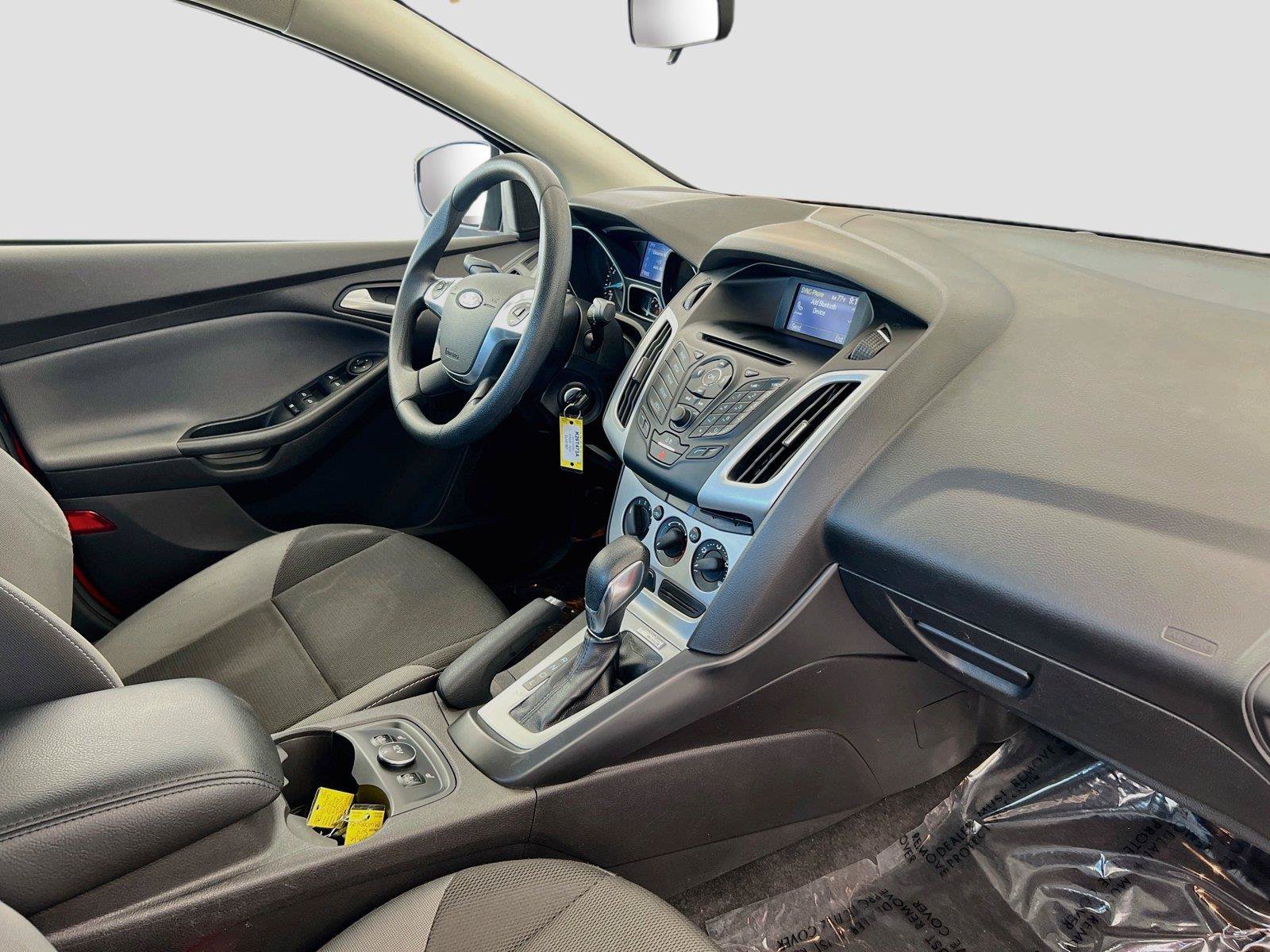 Used 2014 Ford Focus SE w/ SE Winter Package FWD image 25