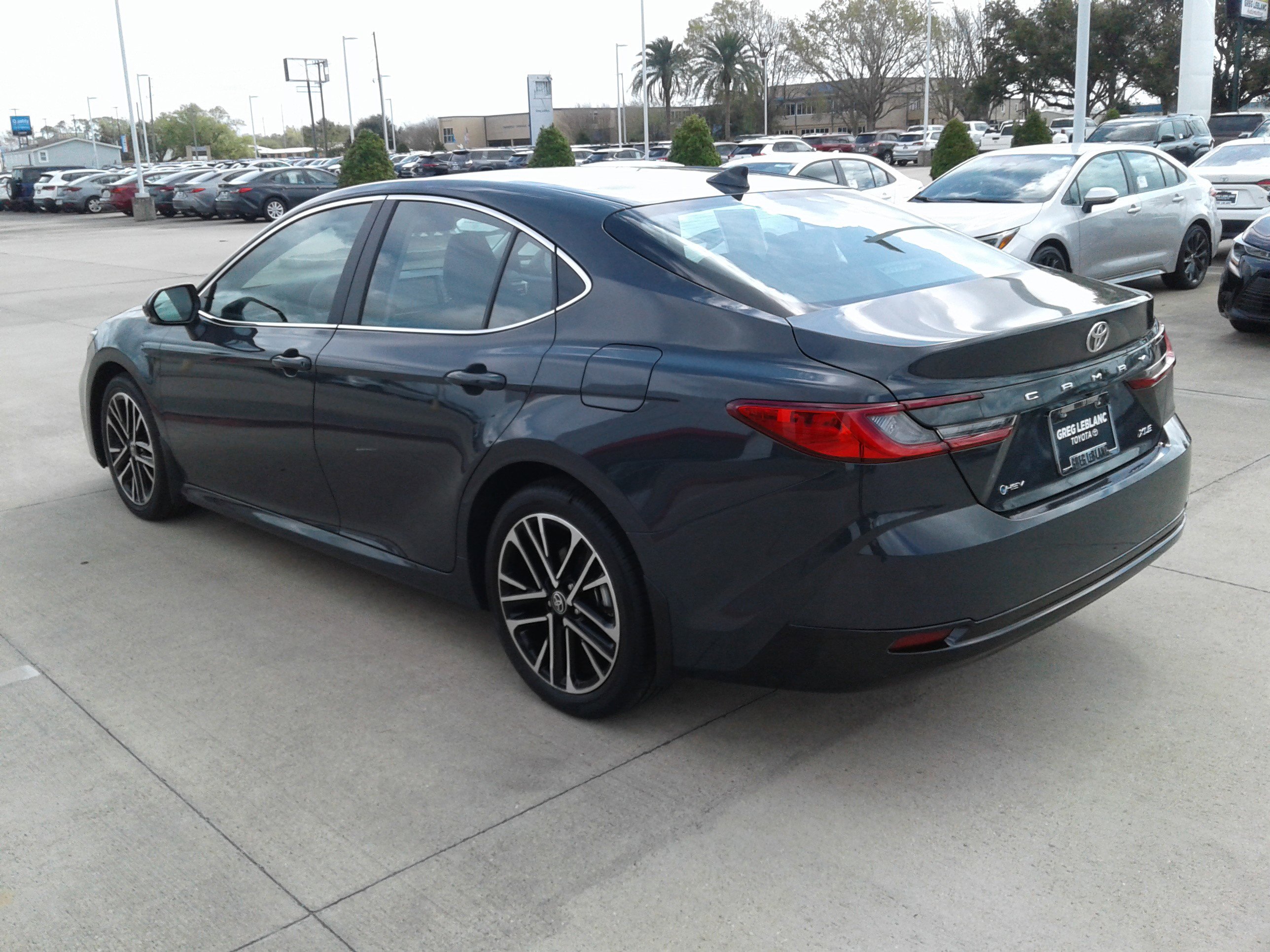 Used 2026 Toyota Camry XLE image 5