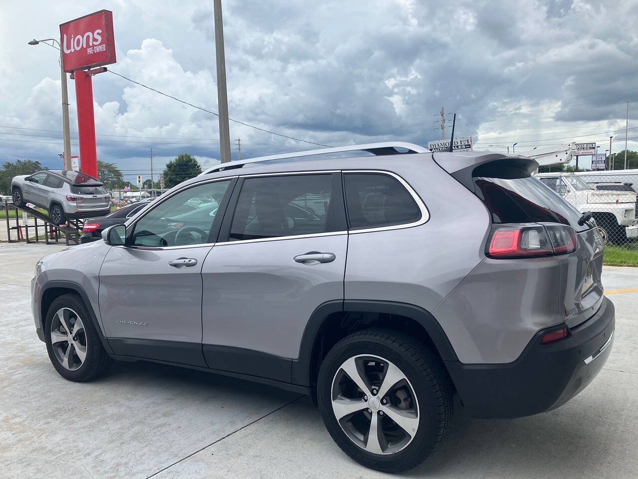 Used 2019 Jeep Cherokee Limited FWD image 3