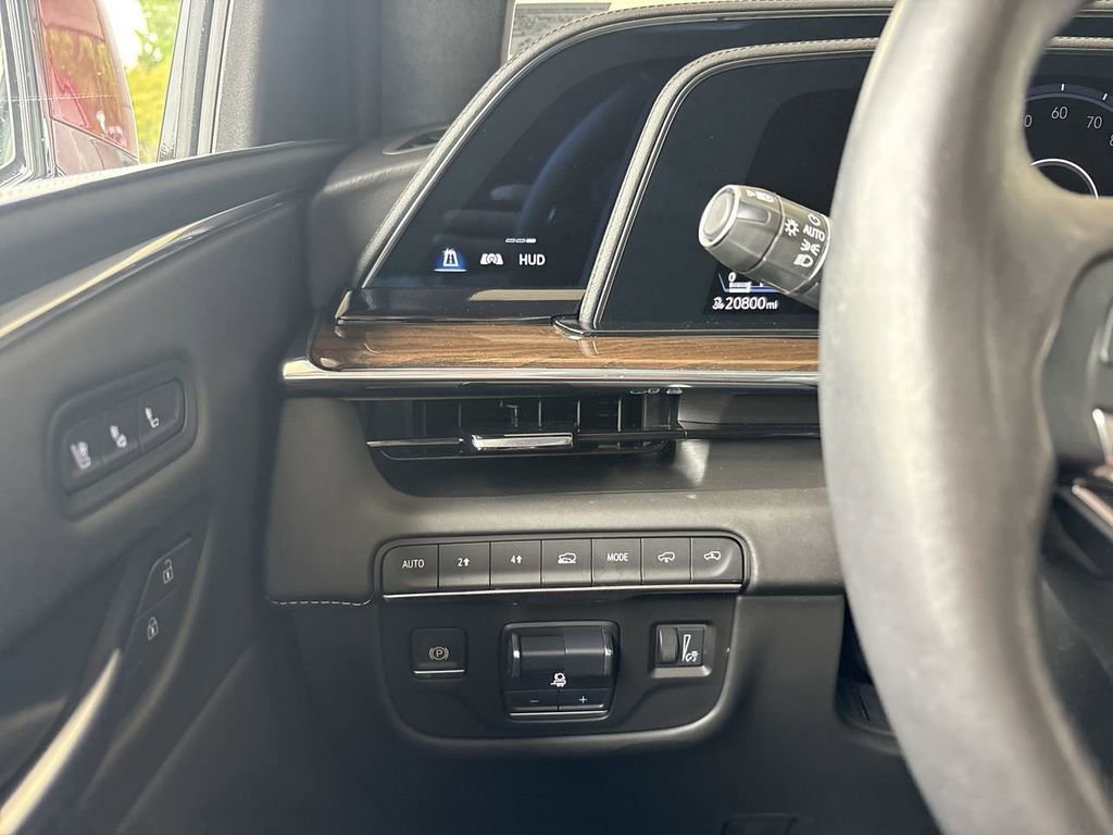 Certified 2024 Cadillac Escalade ESV Premium Luxury Platinum AWD/4WD image 18