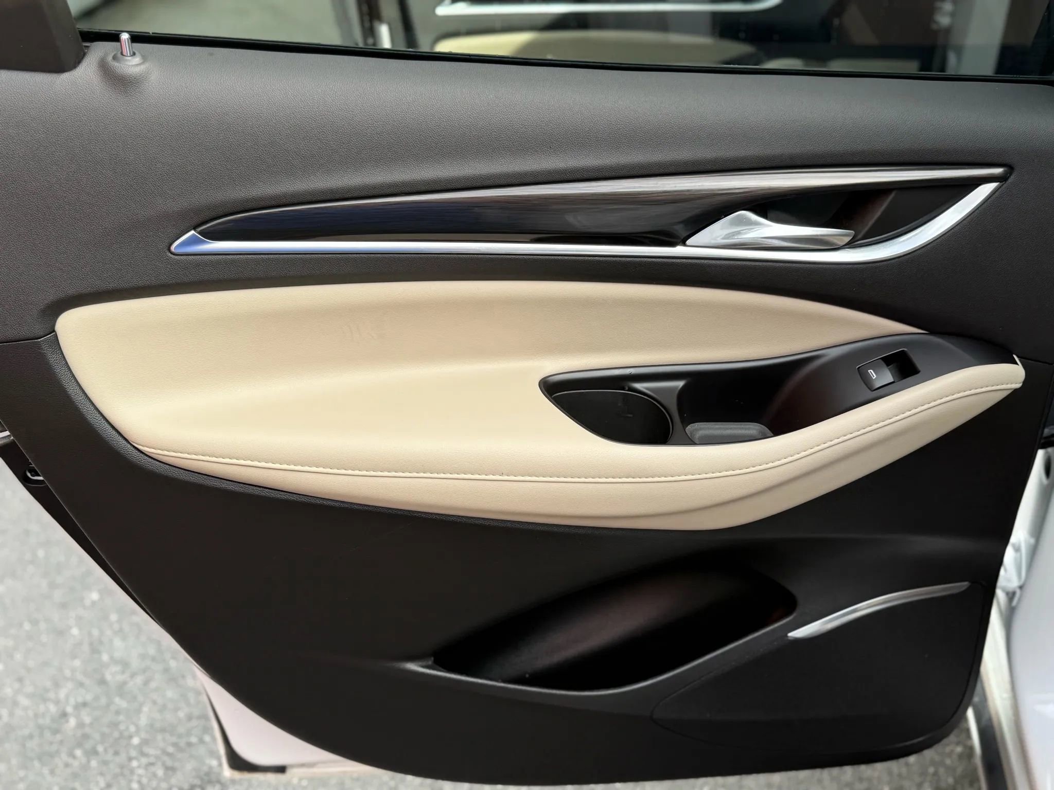 Used 2019 Buick Enclave Essence image 10