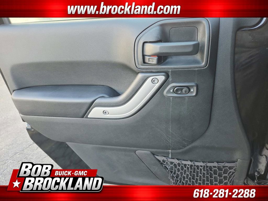 Used 2017 Jeep Wrangler Sahara w/ Connectivity Group image 35