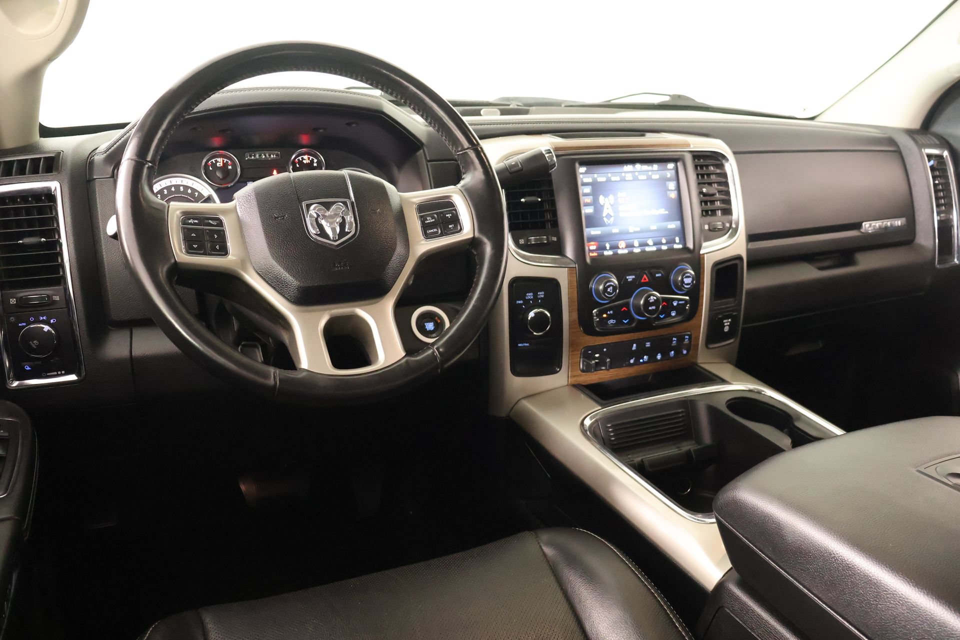 Used 2018 RAM 2500 Laramie AWD/4WD image 2