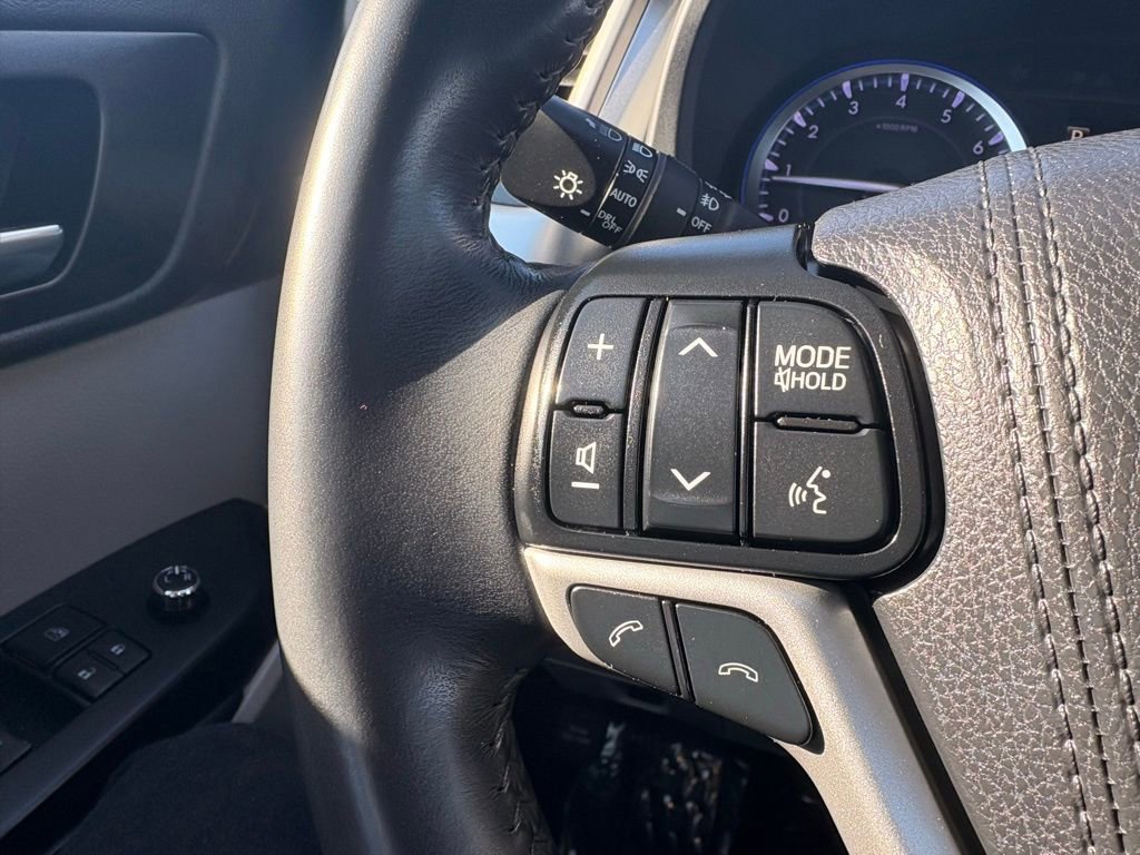 Used 2019 Toyota Highlander XLE image 26