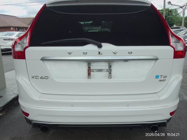 Used 2015 Volvo XC60 T6 R-Design Platinum AWD/4WD image 4