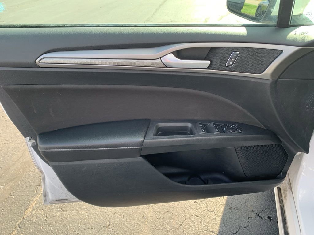 Used 2018 Ford Fusion SE w/ Fusion SE Technology Package image 19