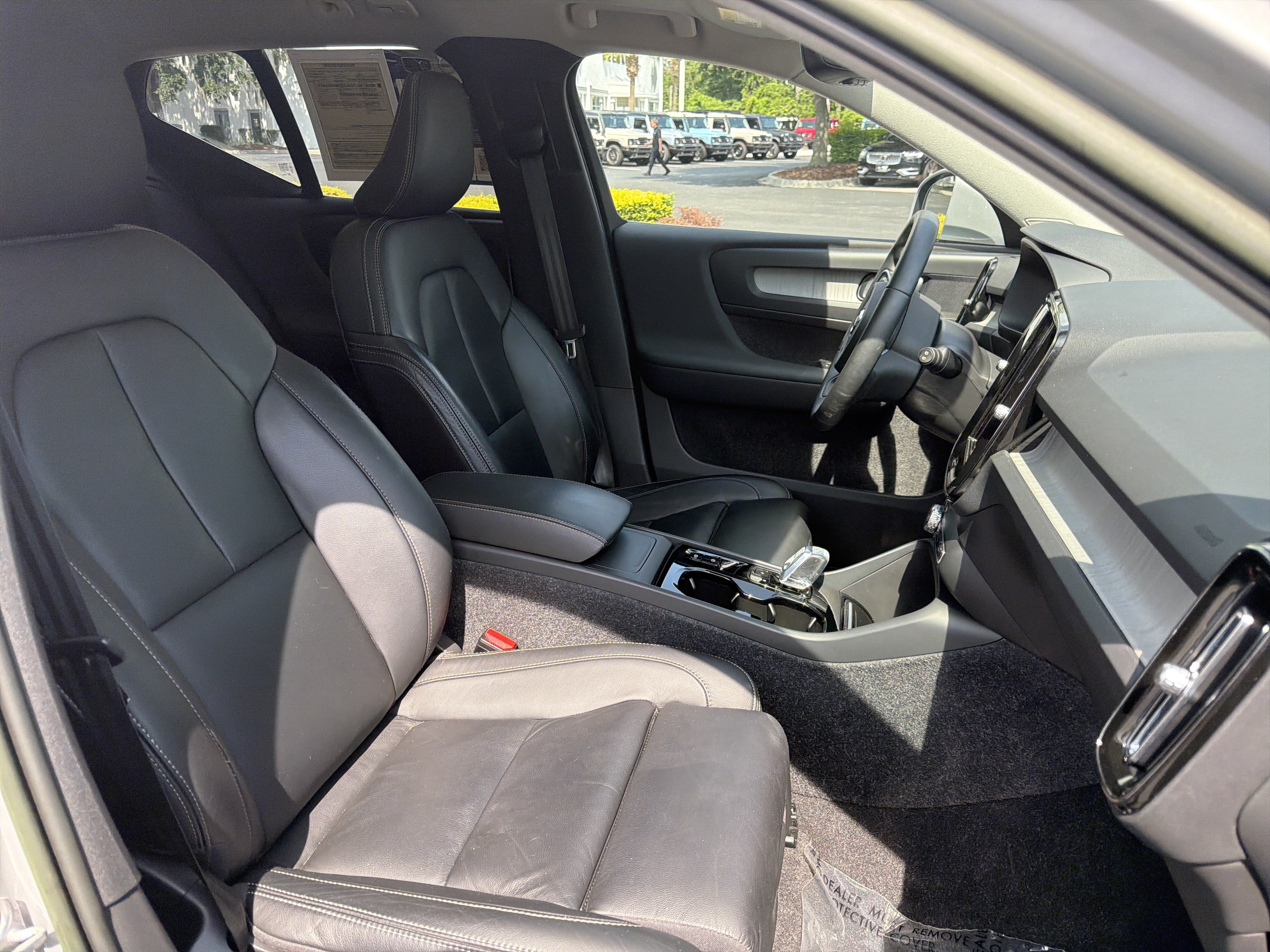 Certified 2023 Volvo XC40 B4 Plus w/ Driver Assist Package FWD image 13