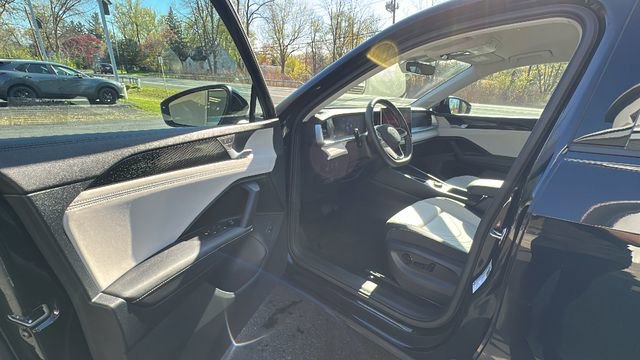 Used 2025 Volkswagen Tiguan SE AWD/4WD image 28