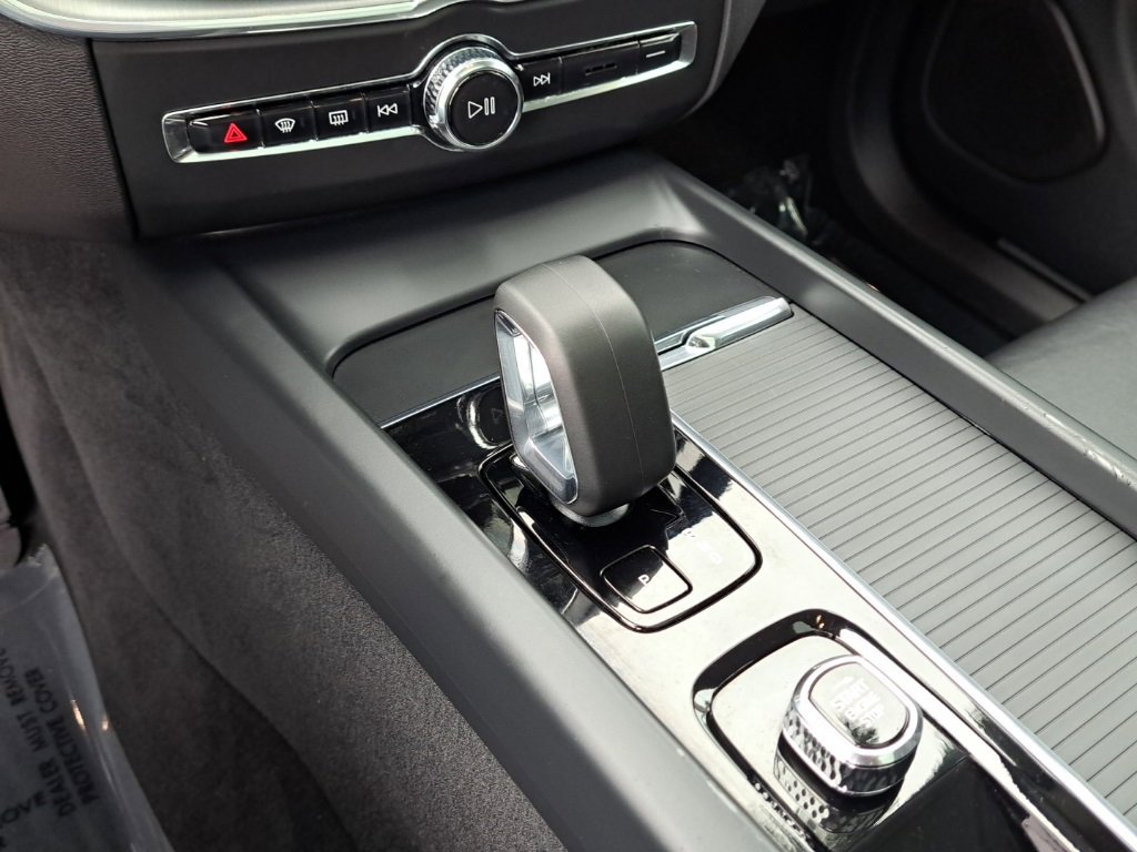 Used 2023 Volvo XC60 B5 Core w/ Protection Package Premier image 22