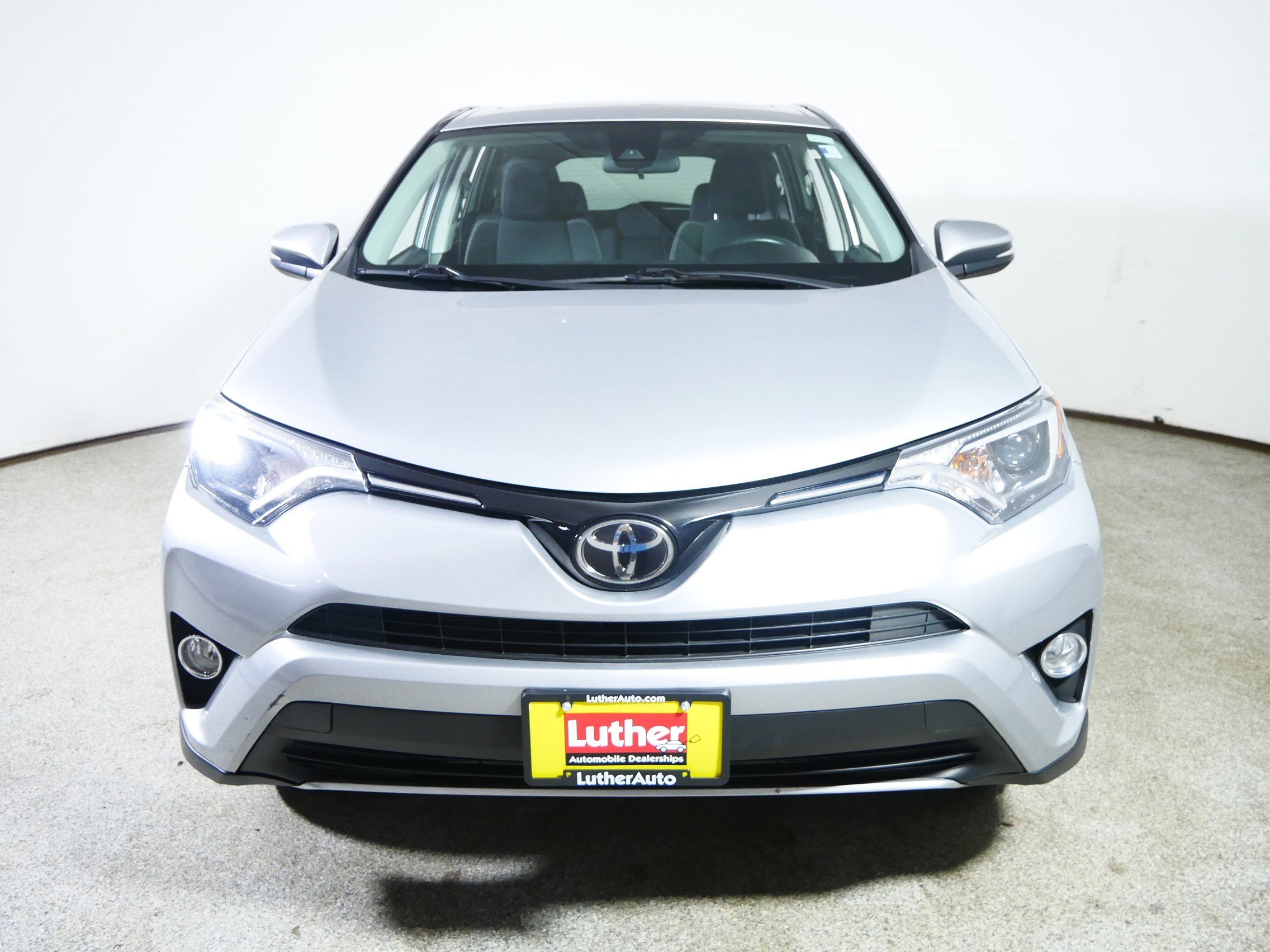 Used 2018 Toyota RAV4 XLE image 2