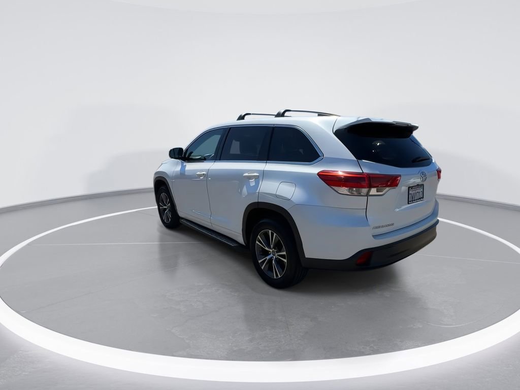 Used 2017 Toyota Highlander LE w/ Carpet Mat Package FWD image 10