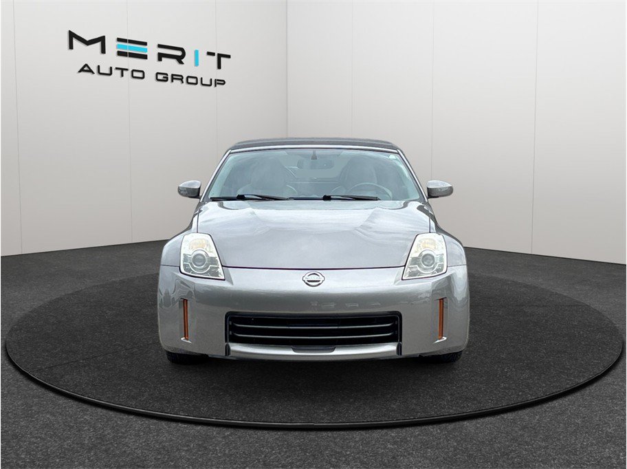 Used 2009 Nissan 350Z Touring RWD image 3