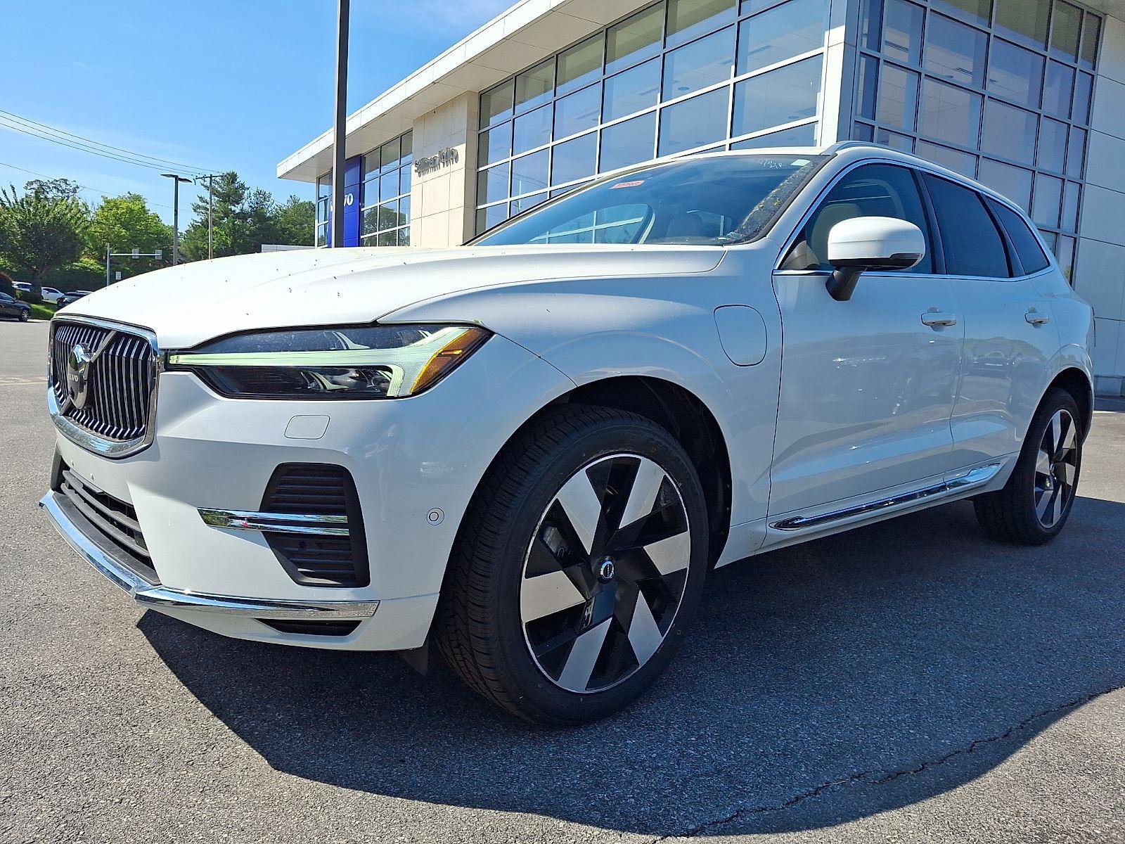 Certified 2023 Volvo XC60 T8 Ultimate w/ Climate Package AWD/4WD image 3