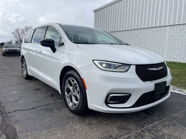 Used 2024 Chrysler Pacifica Limited