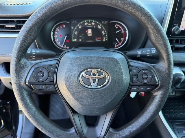 Used 2023 Toyota RAV4 LE AWD/4WD image 17