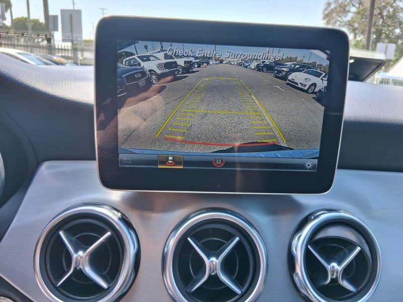 Used 2018 Mercedes-Benz GLA 250 4MATIC w/ Premium Package image 15