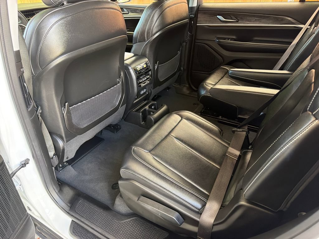 Used 2023 Jeep Grand Cherokee L Limited AWD/4WD image 32