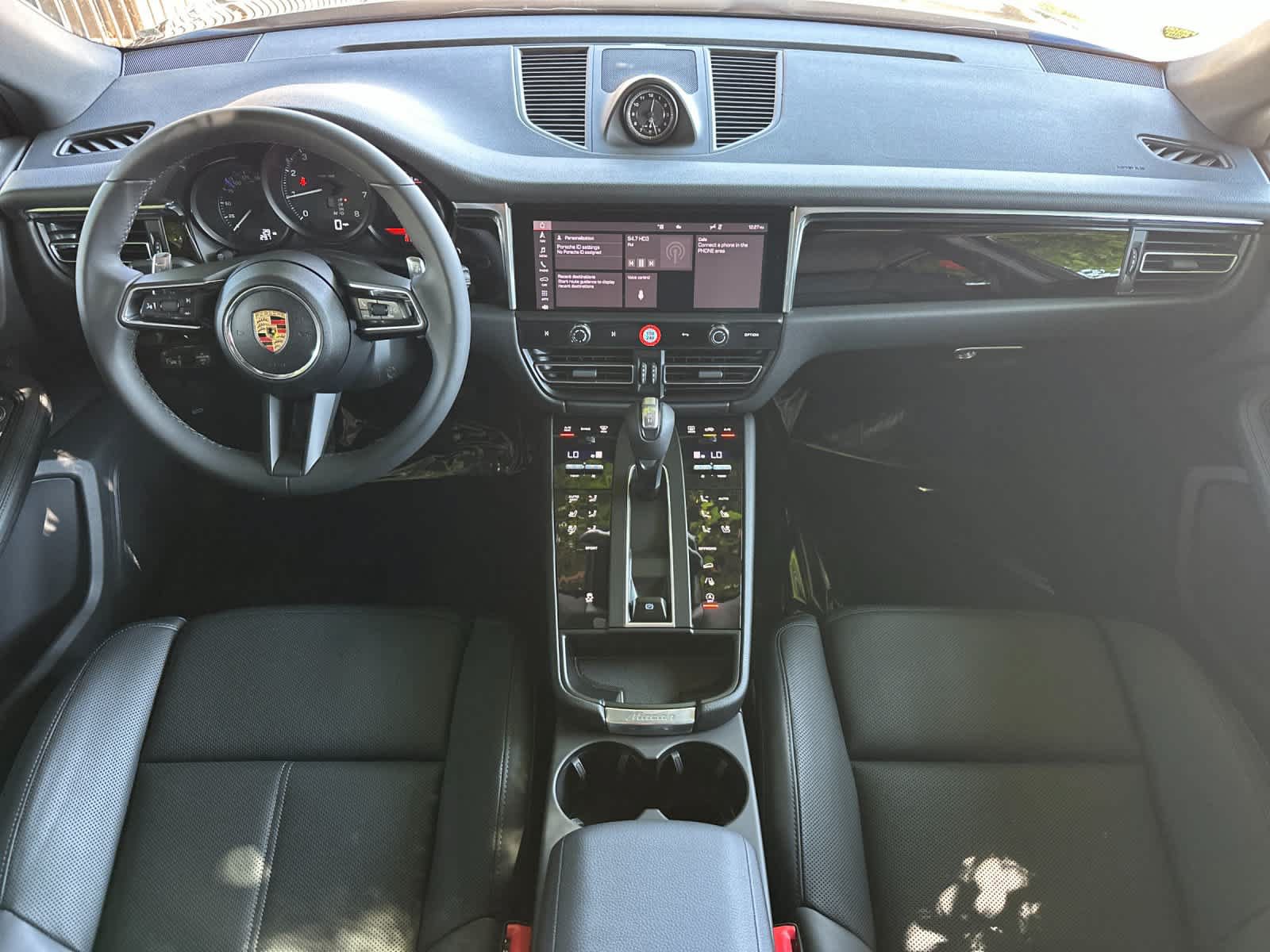 Certified 2025 Porsche Macan AWD/4WD image 6