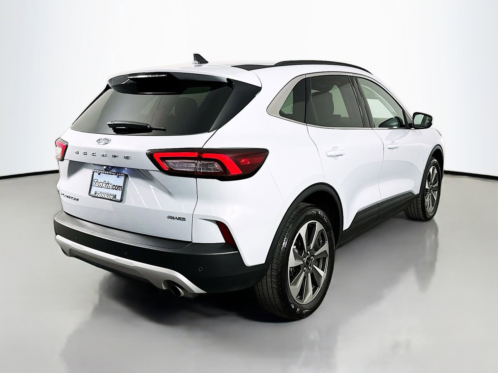 Used 2025 Ford Escape Platinum image 8