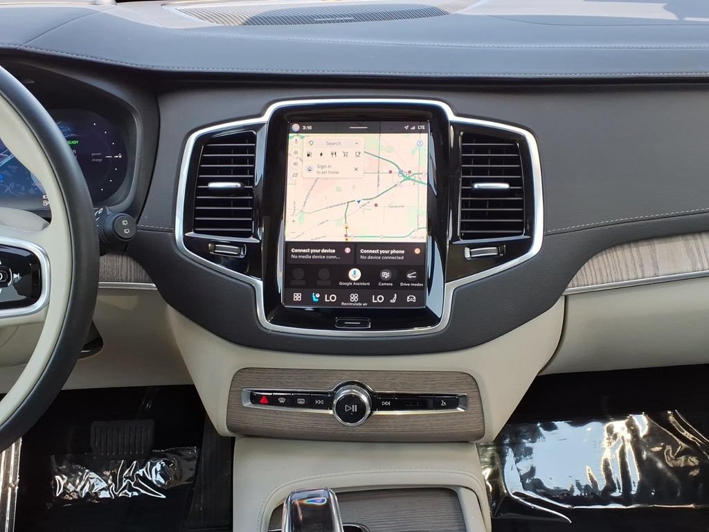 Certified 2024 Volvo XC90 T8 Ultimate w/ Protection Package Premier AWD/4WD image 16