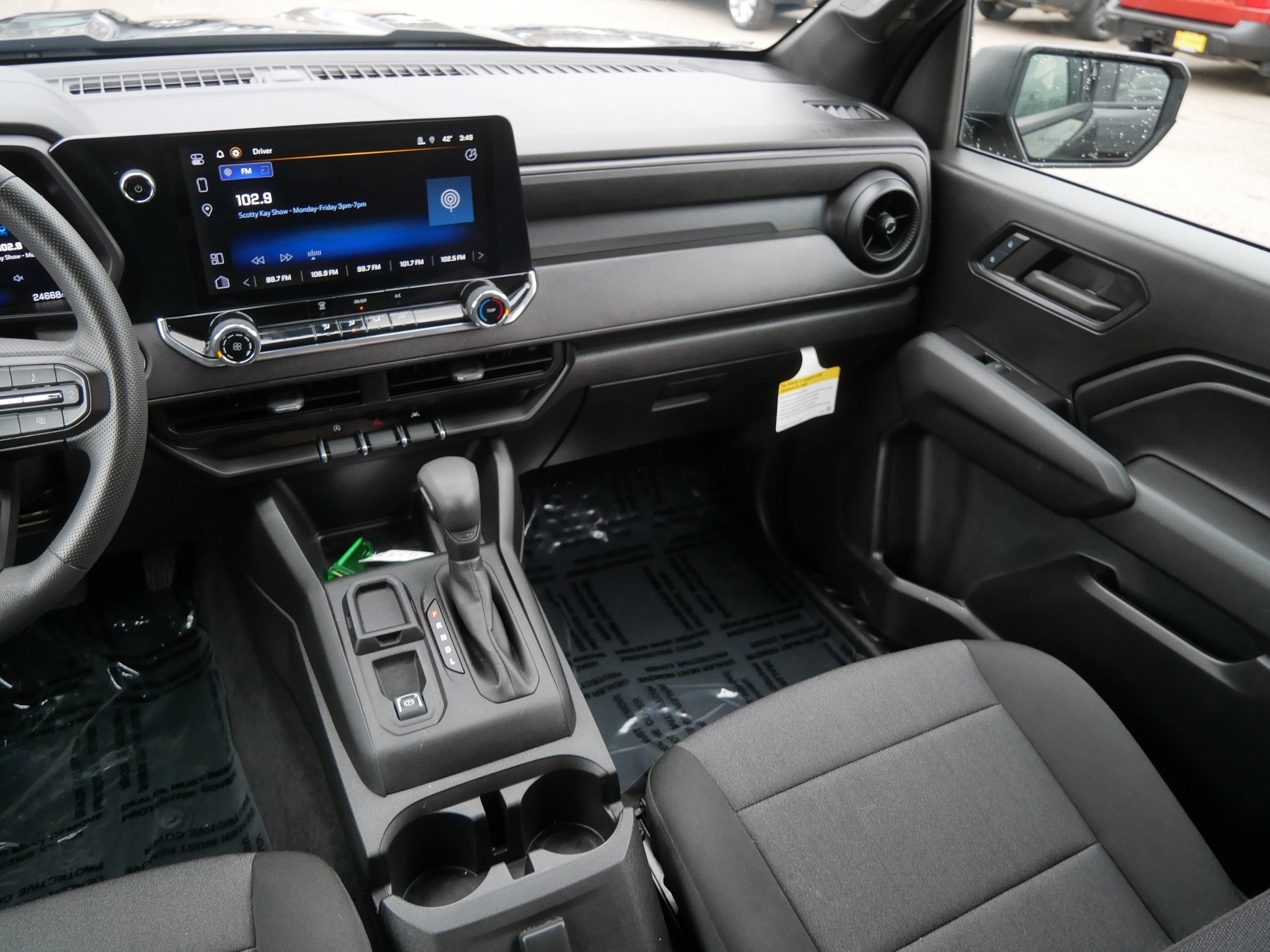 Used 2024 Chevrolet Colorado W/T image 11