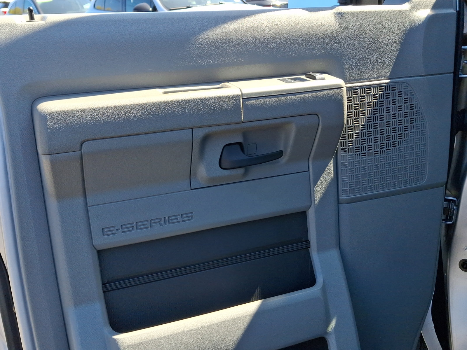 Used 2013 Ford E-150 and Econoline 150 XLT RWD image 12