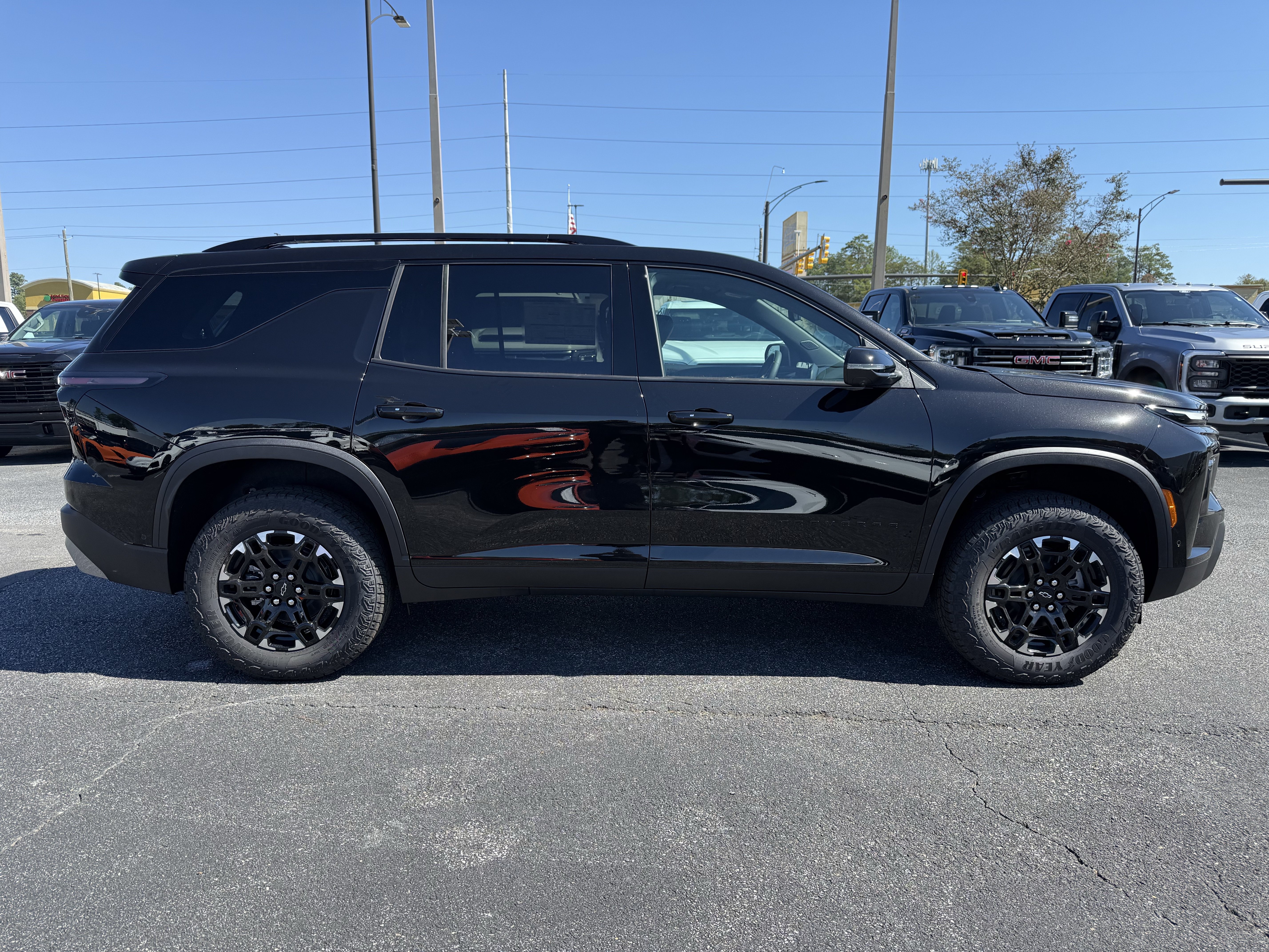 New 2027 Chevrolet Traverse Z71 w/ Enhanced Driving Package AWD/4WD image 11