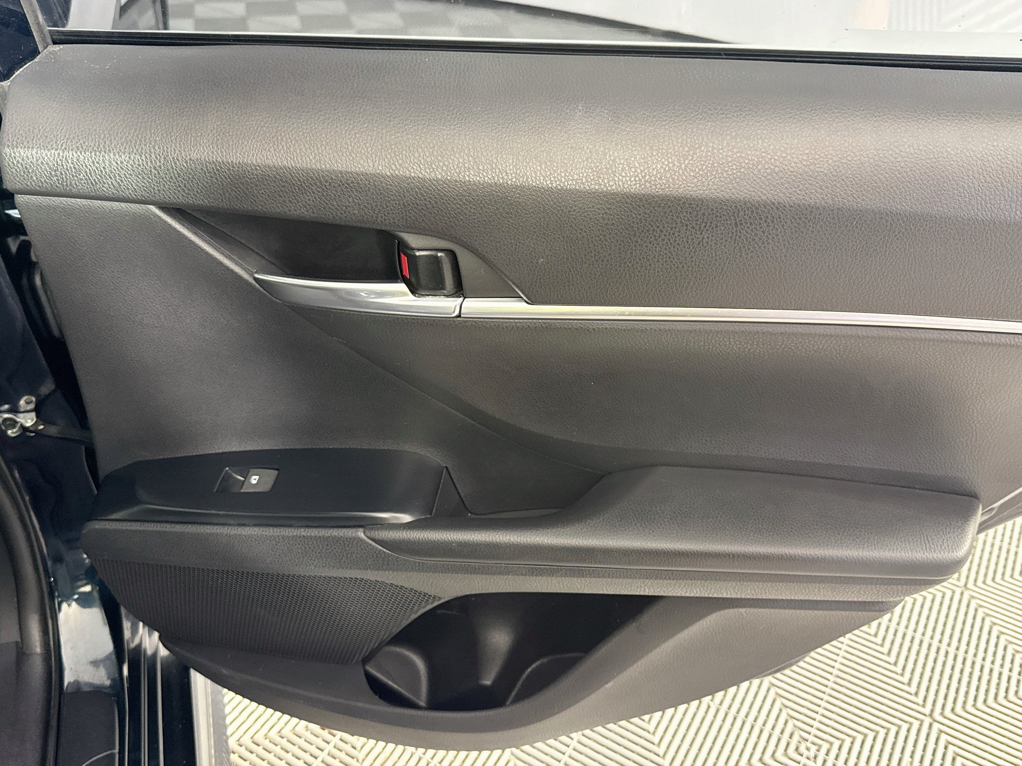 Used 2020 Toyota Camry SE FWD image 25