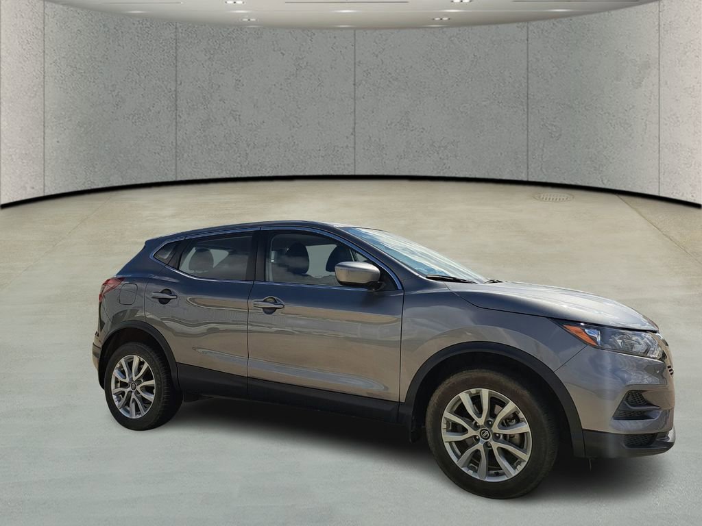 Used 2022 Nissan Rogue Sport S image 3