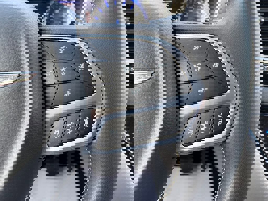 Used 2024 Chrysler Pacifica Touring-L image 17