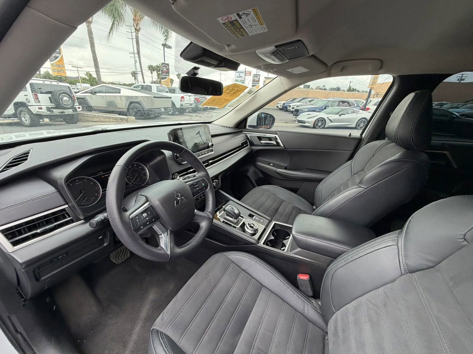 Used 2023 Mitsubishi Outlander ES image 13