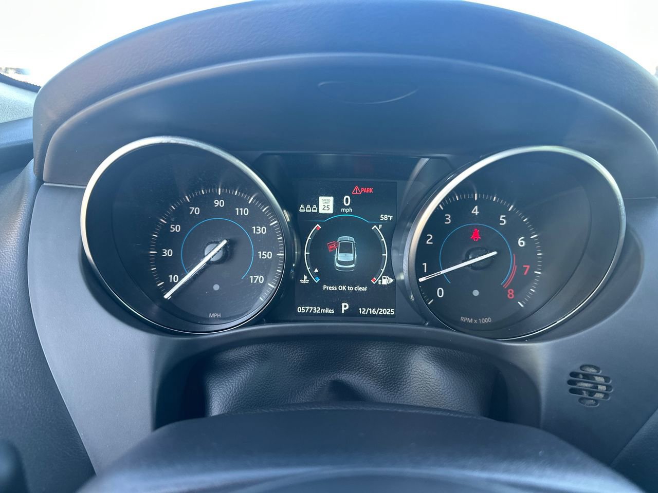 Used 2019 Jaguar F-PACE Premium image 27