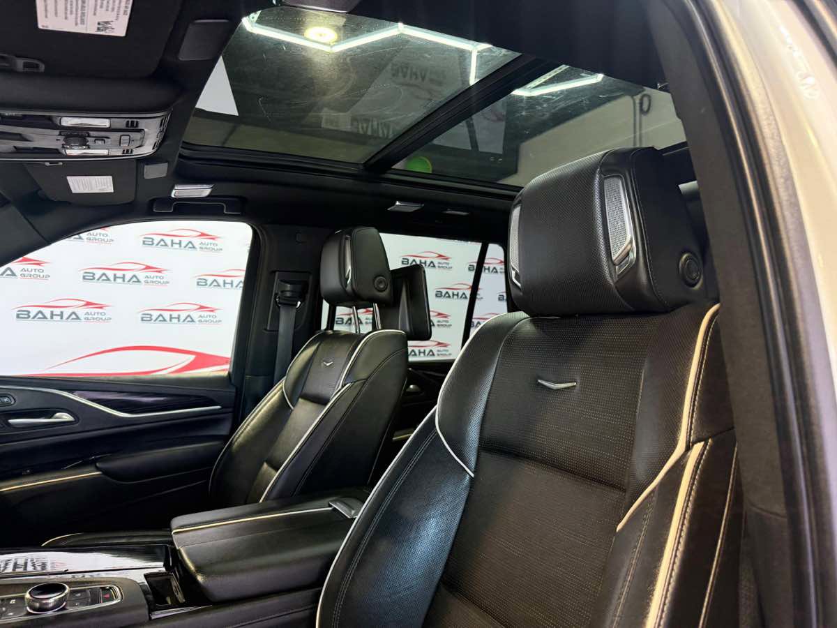 Used 2021 Cadillac Escalade Sport w/ Driver Assist Tech Package AWD/4WD image 43