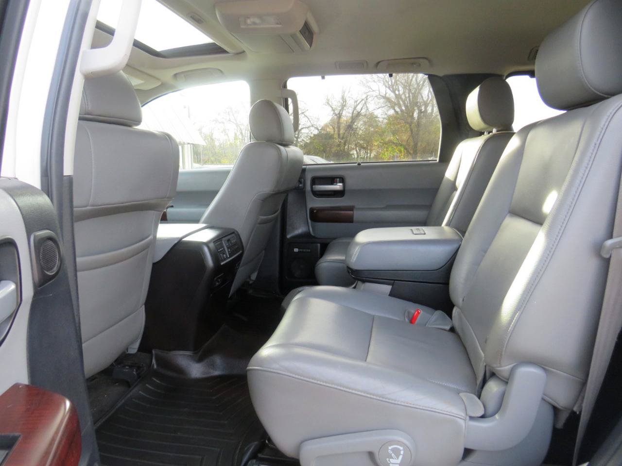 Used 2015 Toyota Sequoia Platinum AWD/4WD image 29