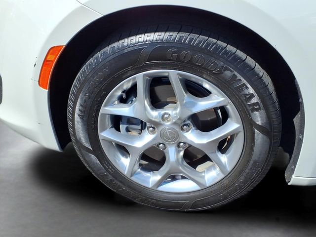 Used 2019 Chrysler Pacifica Limited FWD image 19