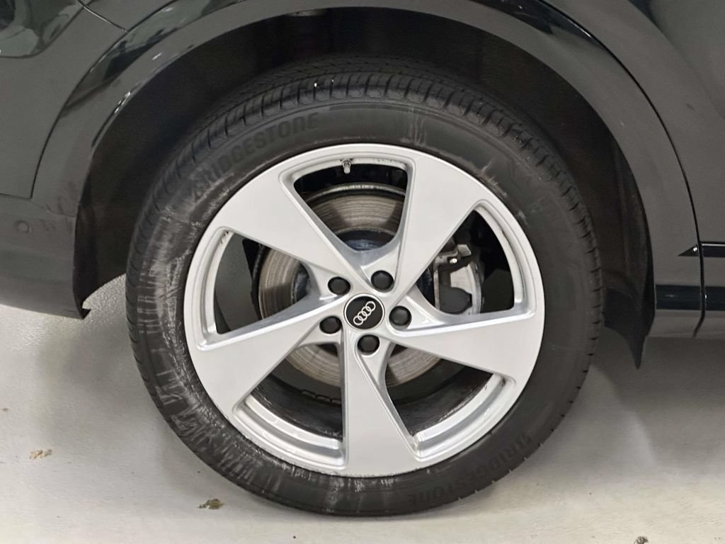 Used 2025 Audi Q5 Premium Plus w/ Premium Plus AWD/4WD image 8