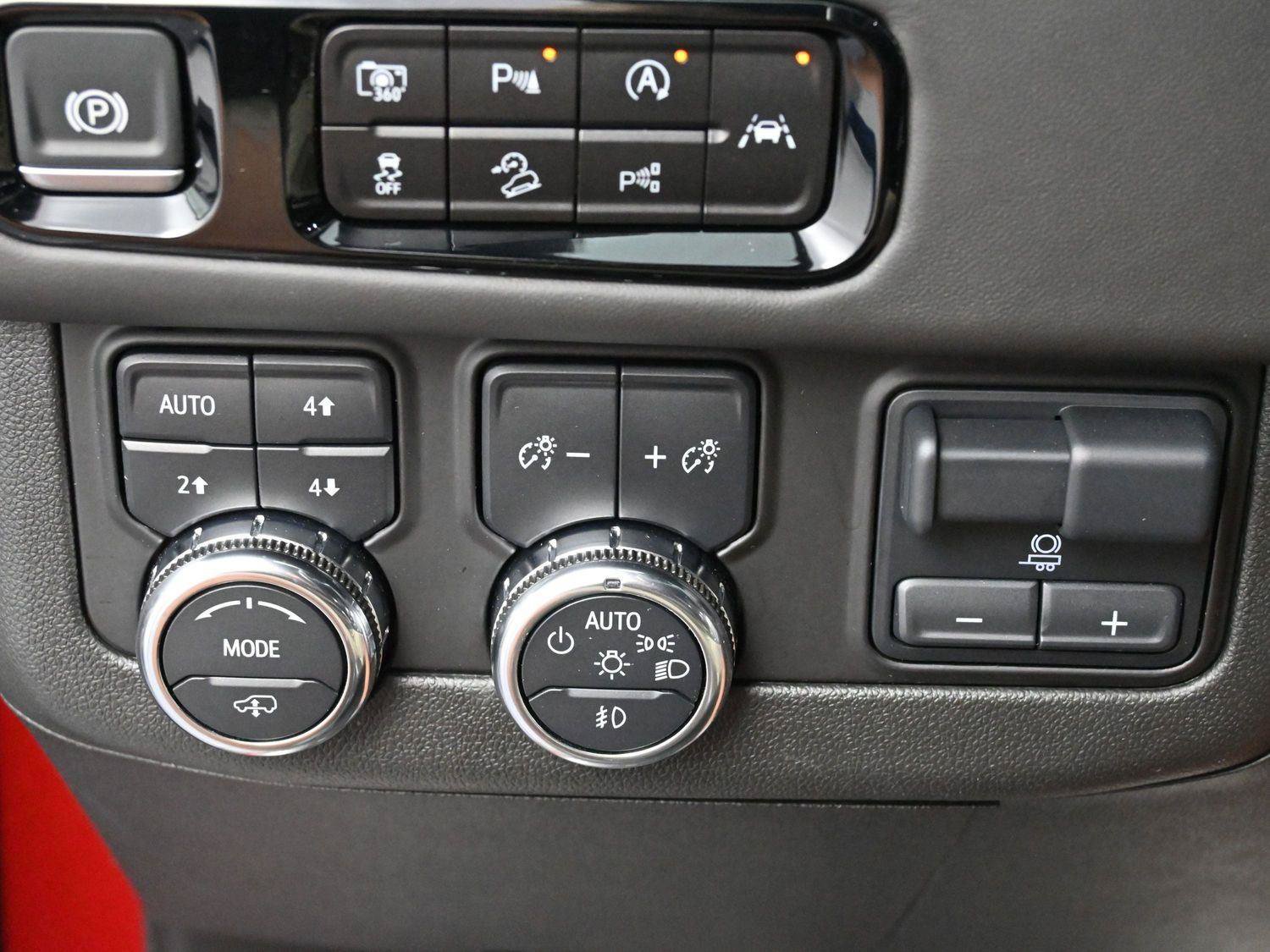 Used 2025 GMC Yukon XL AT4 Ultimate AWD/4WD image 27
