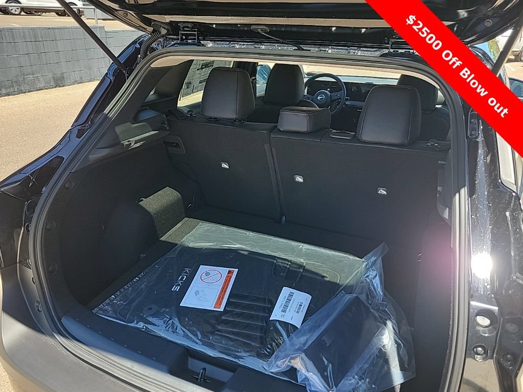 New 2025 Nissan Kicks SR FWD image 14