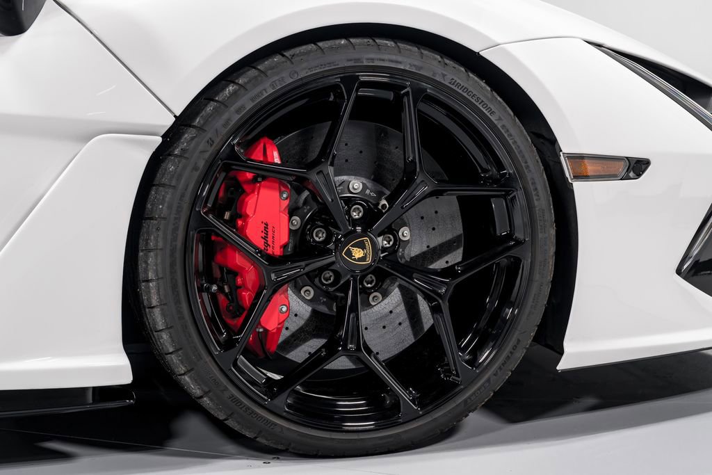 Used 2025 Lamborghini Revuelto image 46